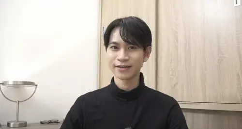 ▲Andy(如圖)在開撕前女友家寧後,目前居住的月租6000元小套房也掀起討論,對此有房仲在網路上刊登了「Andy同款套房」搏眼球,讓粉絲驚呆:「同款蟑螂跟老鼠嗎?」(圖/Andy老師 YouTube) ▲Andy(如圖)在開撕前女友家寧後,目前居住的月租6000元小套房也掀起討論,對此有房仲在網路上刊登了「Andy同款套房」搏眼球,讓粉絲驚呆:「同款蟑螂跟老鼠嗎?」(圖/Andy老師 YouTube)