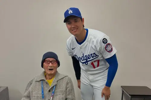 ▲比賽後，大谷翔平於個人Instagram發布的一張合照，吸引許多球迷關注，短短一小時內已經累積60萬讚，對方的身分也曝光，正是日本棒球界傳奇人物長嶋茂雄。（圖／翻攝自大谷翔平IG）