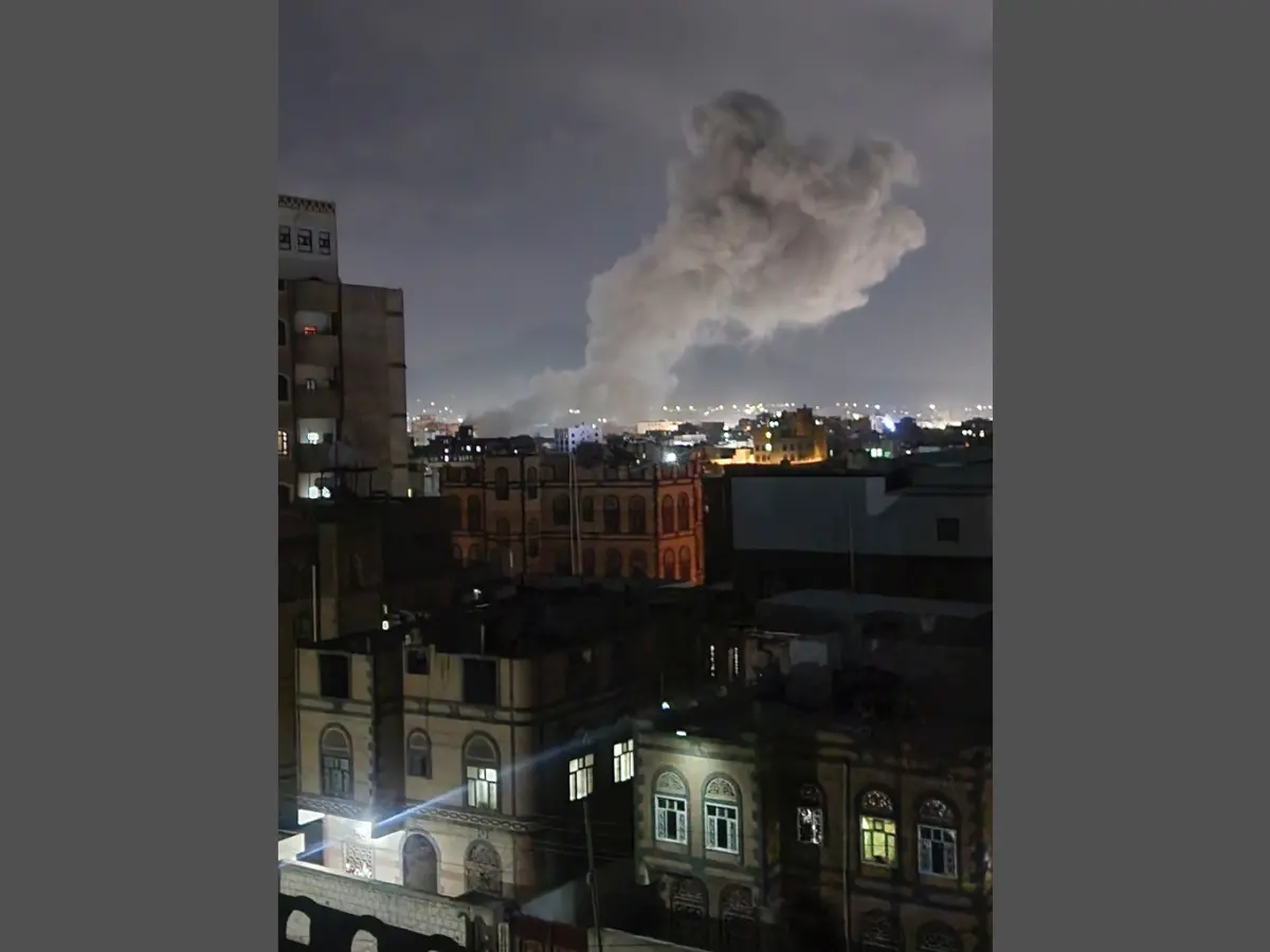 ▲美國總統川普（Donald Trump）下令對葉門胡塞組織（Houthis）控制的地區進行一系列空襲，要求胡塞組織停止對紅海航運的襲擊。胡塞組織表示，週六晚間其領土內發生了一系列爆炸，造成至少13人死亡9人受傷。（圖／美聯社／達志影像）