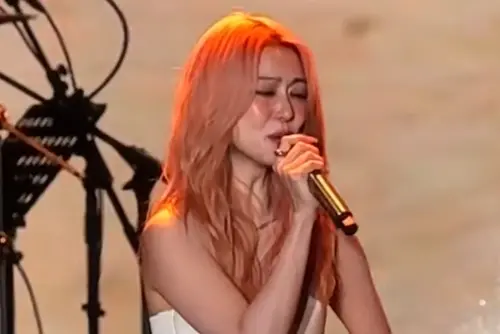 ▲薛凱琪也想方大同了！演唱會泣不成聲（圖／翻攝自微博）