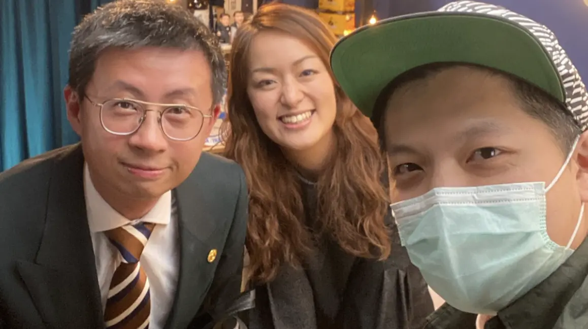 ▲YouTuber呱吉（左；邱威傑）日前在直播中痛哭宣布「上班不要看」頻道解散，同樣身為創作者的「百靈果」凱莉（中）則發文揭露他私下真實面，曾被呱吉的1句話給打動，「謝謝呱吉，這個圈子有你真好。」（圖／翻攝自凱莉Threads）