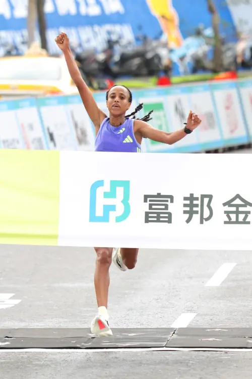 ▲馬拉松女子組冠軍Ｍulu Gadise以2小時29分14秒成績，成功打破大會紀錄的2小時29分25秒。（圖／新北市體育局提供）