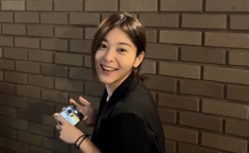 ▲金秀賢經紀公司旗下簽約的女星薛仁雅（如圖），被網友發現疑似想退追老闆金秀賢，所以將追蹤人數全部清0，被粉絲大讚：「做得好！」（圖／薛仁雅 IG）