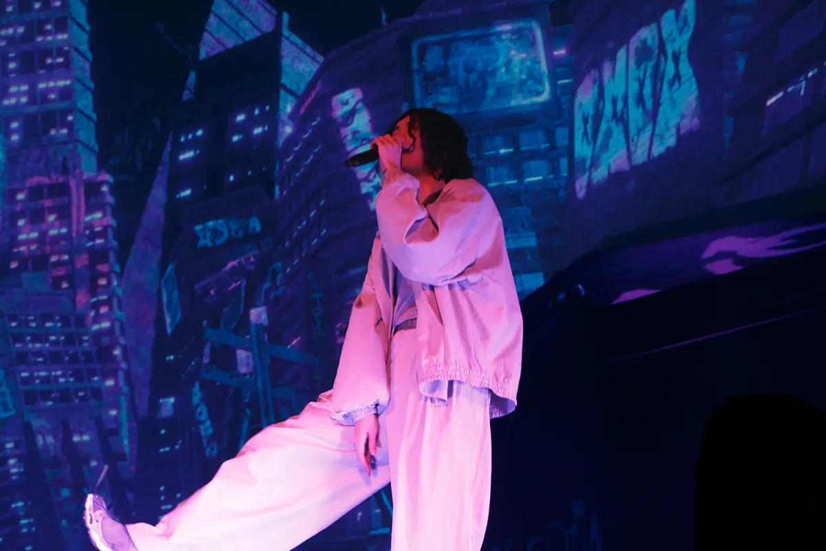 ▲米津玄師站上台北小巨蛋開演唱會，這也是他睽違6年再來台，久等的歌迷感動泛淚。（圖／大鴻藝術BIG ART、超級圓頂SUPER DOME）