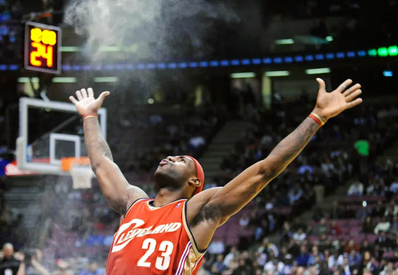 ▲前NBA球員Antoine Walker在接受《Run It Back》播客節目訪問時，回應了LeBron James近日的一番話，直言 LeBron 當年在野球場裡，LeBron雖然已經展現「天選之子」的天賦，但並沒有自己所描述的那麼「無敵」。（圖／美聯社／達志影像）