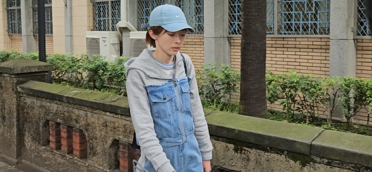 ▲前雲林縣政府政風科科員吳安琪，侍親假期間違法從事直銷月入80萬遭檢舉，前往懲戒法院出庭。（圖／記者劉松霖攝）