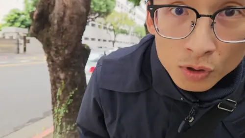 ▲吳安琪身旁護花使者護駕動作3，鏡頭擋好擋滿。（圖／記者劉松霖攝）