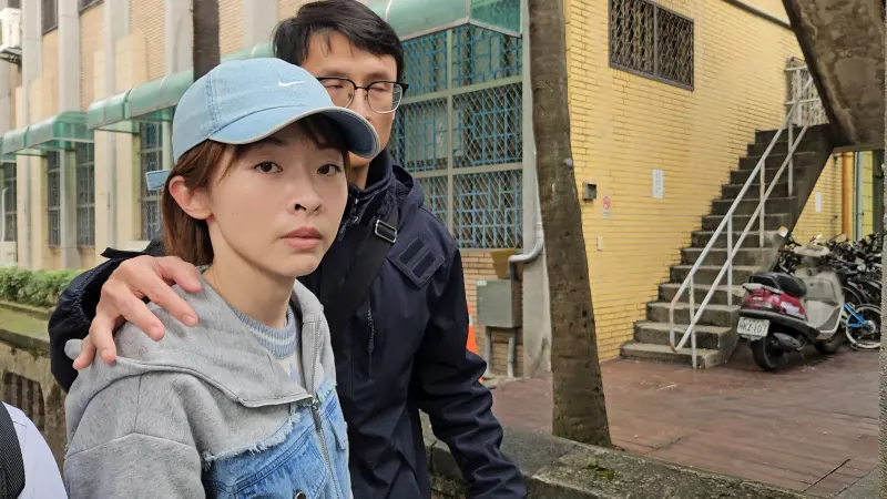 ▲懲戒法院批評吳安琪(左)「身為政風人員,未謹守倫理分際,輕率行事,損及公務形象;使民眾產生公務機關紀律鬆散之不良觀感,嚴重損害政府信譽」