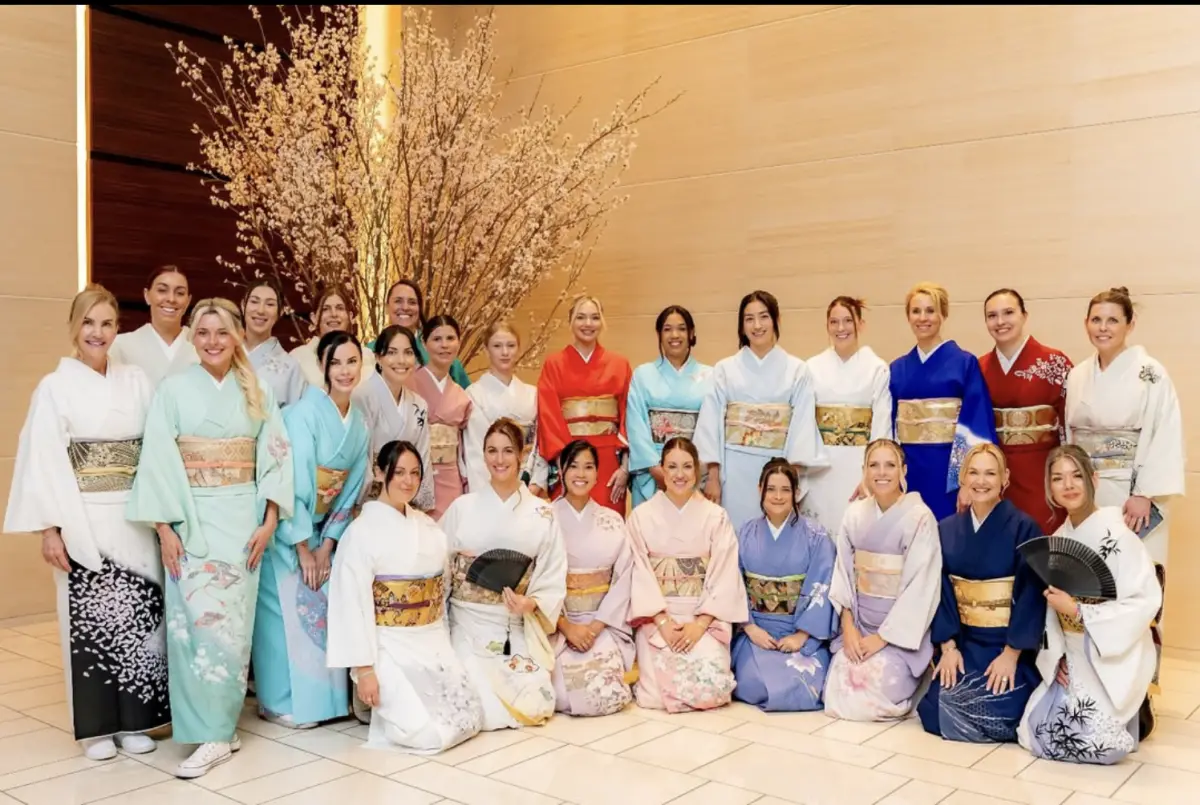 ▲道奇大嫂團官方IG「Dodger Wives」今（17）日發出一張大嫂團身穿和服的合照，並寫下日本文化實在太特別，這張合照也被日媒《日刊體育》稱為「豪華合照」（圖取自／Dodger Wives IG）