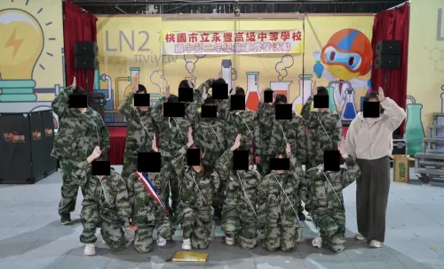 桃園國中生著解放軍迷彩、模仿敬禮　他轟：根本統戰教育進入校園
