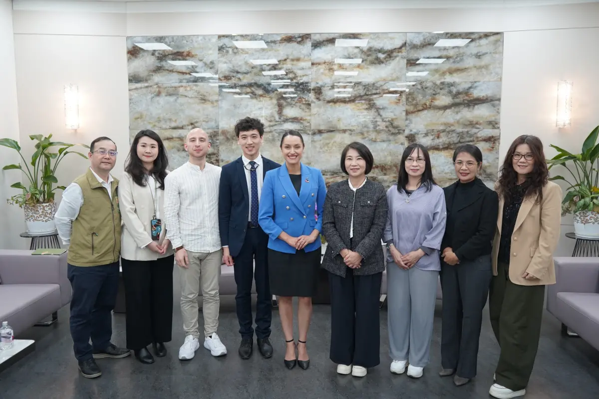 ▲紐西蘭羅托路亞市市長塔妮雅·塔普賽爾（中）率團拜會屏東縣政府。（圖／屏東縣府提供）