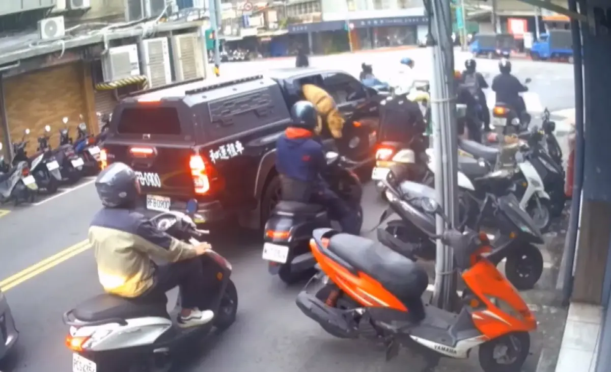 ▲台北市一隻比特犬Lucky在11天內2度咬傷騎士，引發社會對於飼育比特犬安全疑慮有所質疑。（圖/PTT）