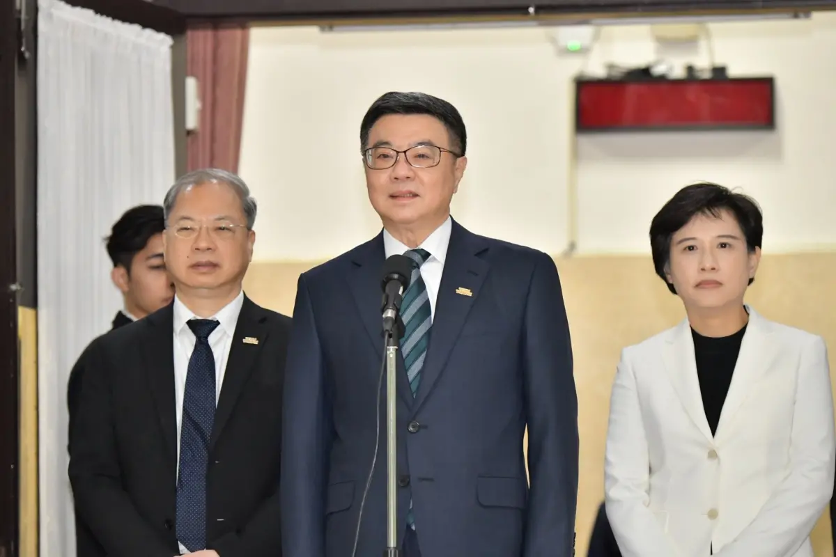 ▲美國總統川普宣布對台課徵32%對等關稅，行政院長卓榮泰4日率部會首長開記者會向國人說明因應政策，並提出9大面向20措施，共880億元預算。（圖／行政院提供）