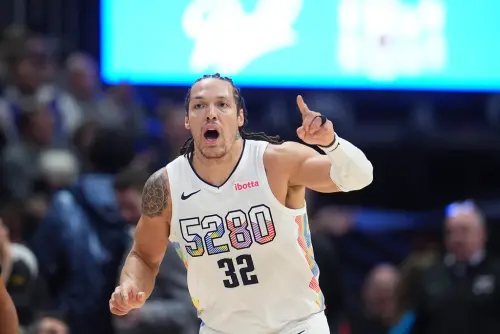 NBA／Gordon「絕殺灌籃」球還在手上？裁判解釋判進球有效的原因
