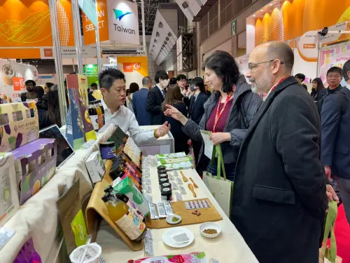 ▲2025東京國際食品展，高雄物產館統計洽談人次達1,500人，外銷訂單突破新台幣3.56億，較去年2.6億成長3成6，突破高雄農產外銷新高度。（圖／高市府農業局提供）