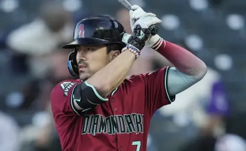 「卡仔」Corbin Carroll今(18)日延續春訓火熱手感,掃出一支擊球初速113.6英哩(約182.8公里)的平射三壘安打,擊球初速已達到大谷翔平、Aaron Judge與Giancarlo Stanton等大聯盟頂尖砲手的水準。(圖/美聯社/達志影像) ▲「卡仔」Corbin Carroll今(18)日延續春訓火熱手感,掃出一支擊球初速113.6英哩(約182.8公里)的平射三壘安打,擊球初速已達到大谷翔平、Aaron Judge與Giancarlo Stanton等大聯盟頂尖砲手的水準。(圖/美聯社/達志影像)