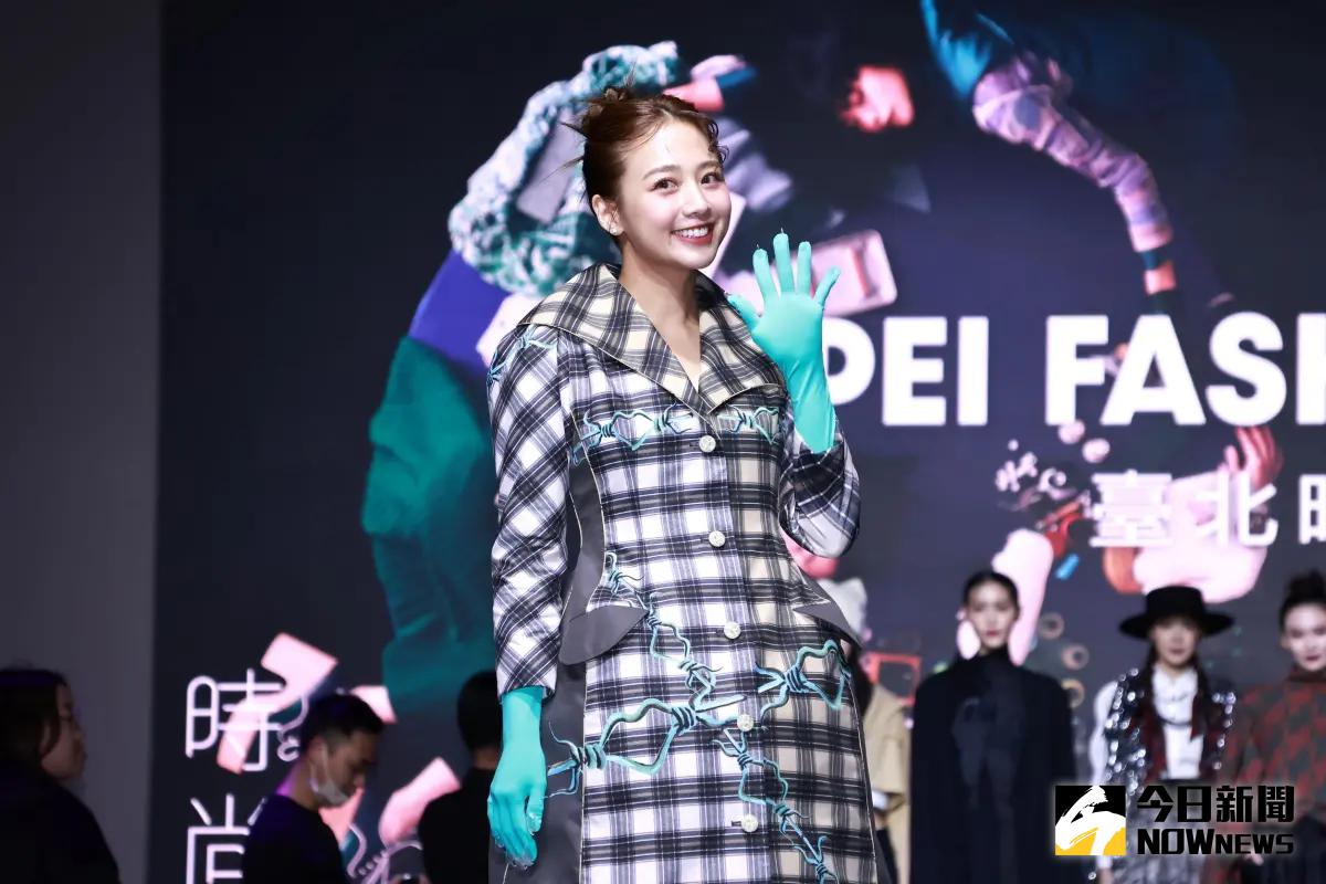 ▲鬼鬼未婚生女後首度公開露面，可以看到她身材已經恢復得差不多，她也在現場喊話：「我是媽媽也是爸爸。」（圖／記者吳翊緁攝）