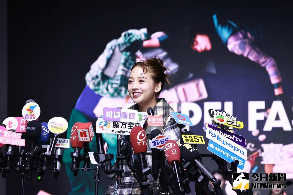 ▲鬼鬼吳映潔今天被問到小孩生父，她強調自己就是小孩的爸爸，之後也不排斥談戀愛，「男友一定還是會交！」（圖／記者吳翊緁攝）