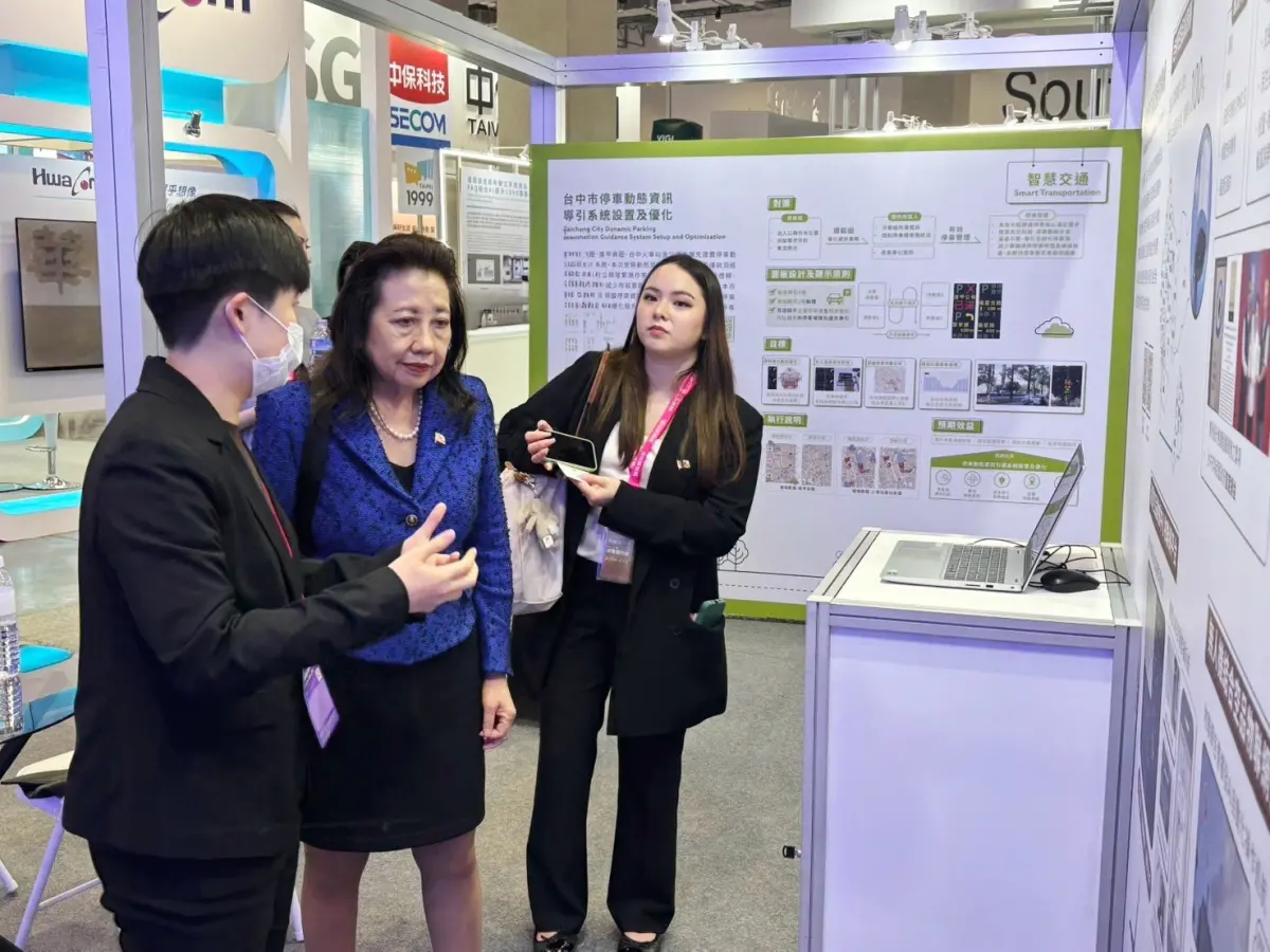 ▲台中市數位局向美國馬里蘭州州務卿分享智慧台中推動內容(圖／數位局提供2025.3.18)