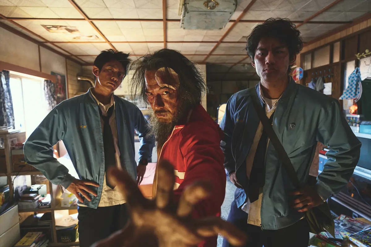 ▲柯震東（左起）、戴立忍、朱軒洋聯合主演九把刀最新大片《功夫》，將搶攻明年春節檔。柯震東在片中扮演萬年延畢的高中生，較為符合本身年紀。戴立忍扮演看似流浪漢的武學大師，造型「醜」到面目全非。（圖／麻吉砥加提供）