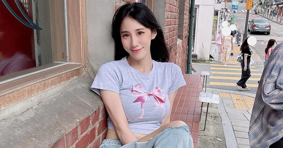 ▲藝人瑤瑤（如圖）近期赴韓旅遊時，碰上彈劾尹錫悅的抗議活動，她開心紀錄現場狀況，沒想到被韓國網友公審謾罵。今（18）日，瑤瑤委屈發文表示，自己只是記錄過程而已，沒有任何政治立場。（圖／＠qiaoxinhuang IG）