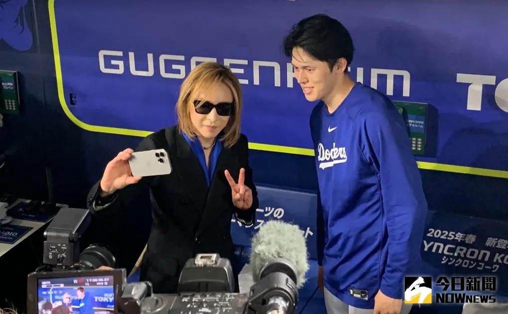 ▲X JAPAN團長Yoshiki（左）與佐佐木朗希（右）合照。（圖／記者陳柏翰攝）