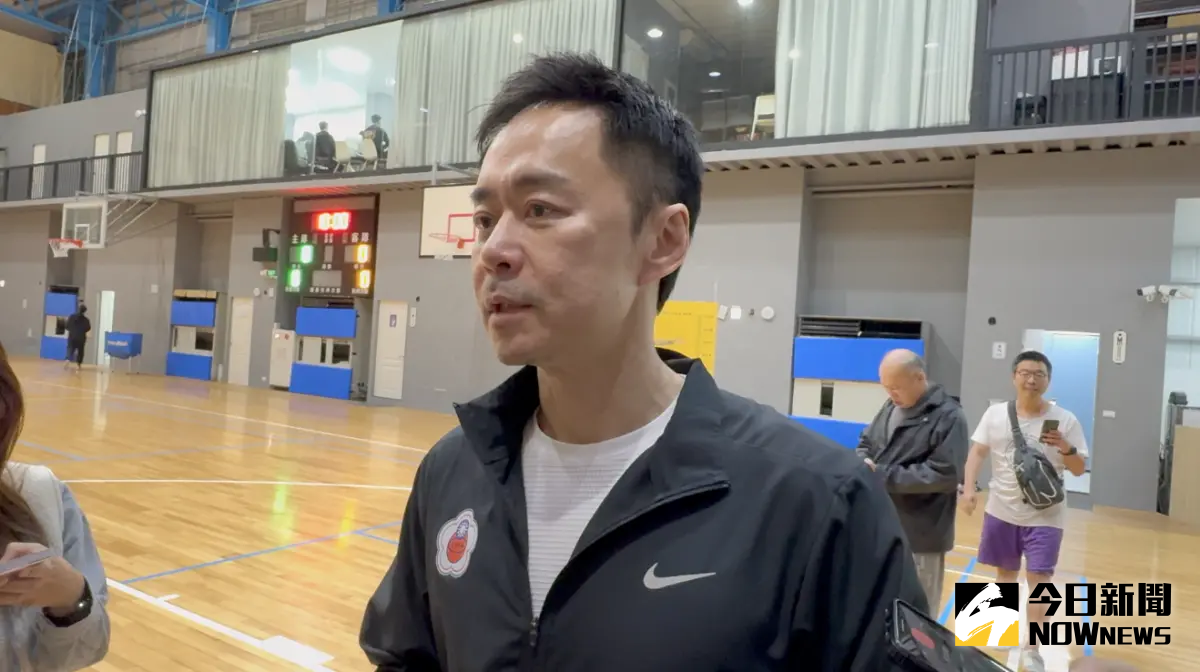 ▲亞洲盃男籃資格賽外卡賽3月19日至21日將在台北市立大學天母體育館舉行，今（18）日球隊進行練球，中華籃協副秘書長張承中也坦言有多名人員身上有傷，大家帶傷為國出征，讓自己感到很感動。（圖／記者吳忠育攝）