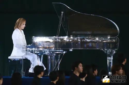 Yoshiki優美的琴音也為比賽揭開序幕。(圖/記者葉政勳攝) ▲Yoshiki優美的琴音也為比賽揭開序幕。(圖/記者葉政勳攝)