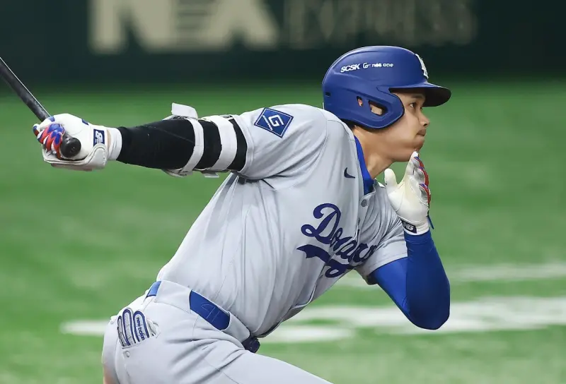 MLB東京賽／大谷「單手」掃長打！擊球初速107英哩　展現浮誇怪力