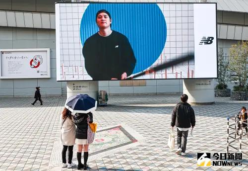東京巨蛋周遭都是大谷翔平的廣告。(圖/記者葉政勳攝) ▲東京巨蛋周遭都是大谷翔平的廣告。(圖/記者葉政勳攝)