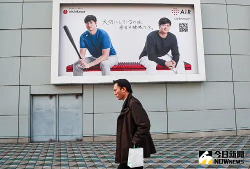 東京巨蛋周遭都是大谷翔平的廣告。(圖/記者葉政勳攝) ▲東京巨蛋周遭都是大谷翔平的廣告。(圖/記者葉政勳攝)
