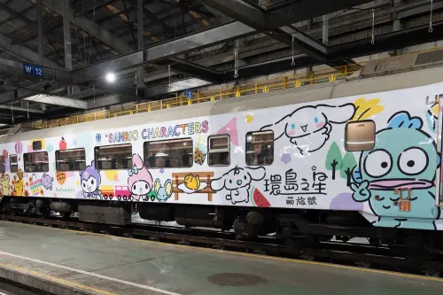 ▲邁入第17週年的台鐵觀光列車「環島之星」，聯名三麗鷗打造全新「環島之星萌旅號」，還有專屬周邊可收藏。（圖／易遊網提供）