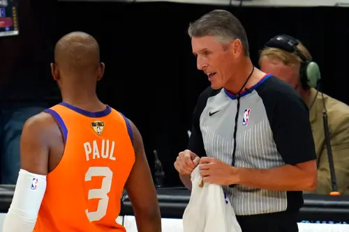 影／NBA資深裁判Foster腿傷中途退場　曾與Paul有恩怨還被罵b*tch
