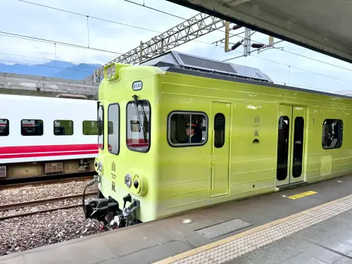 ▲擁有清新黃綠色調車身的「山嵐號」總算亮相！（圖／記者蕭涵云攝）