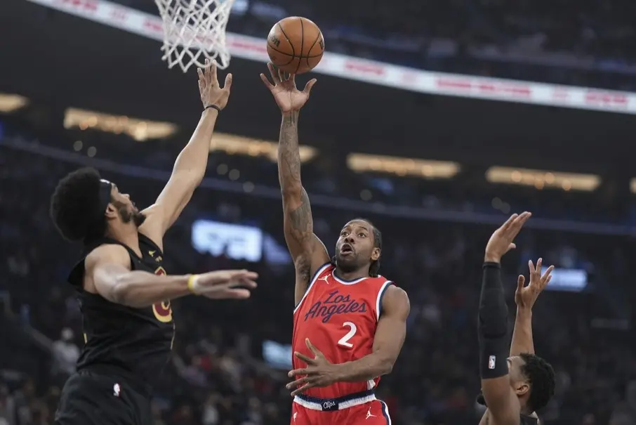 ▲「可愛」Kawhi Leonard手感火熱，全場砍下33分，帶領快艇逆轉擊敗騎士，豪取4連勝。（圖／美聯社／達志影像）