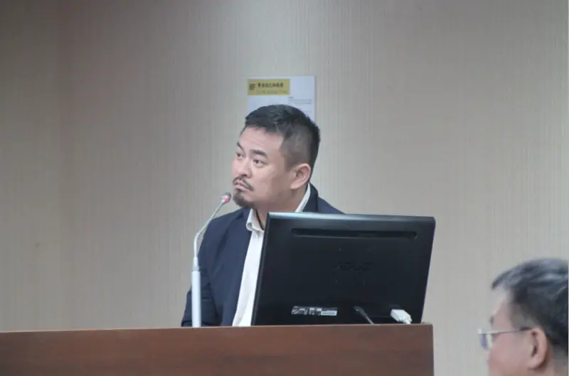 ▲勞動部長洪申翰回應,就勞動部育嬰留停的薪資補助遭刪一事,確實為口誤。(圖/記者鍾泓良攝影)