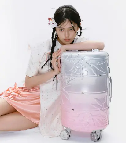 ▲時尚感與實用性兼具的「圓桶登機箱」很受歡迎。（圖／翻攝網路）