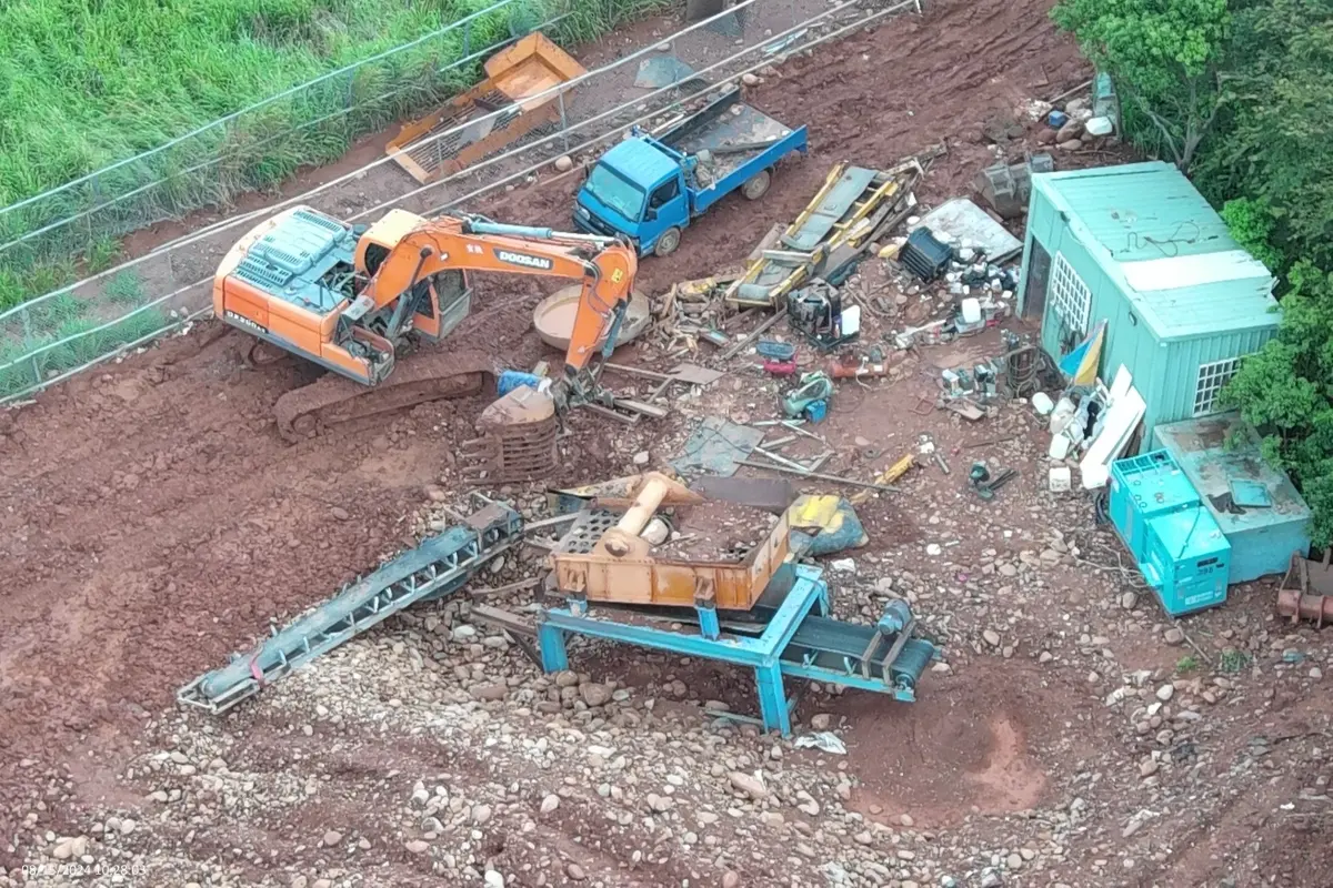 ▲現場挖土機具、過篩機及發電機(圖／環保局提供2025.3.19)