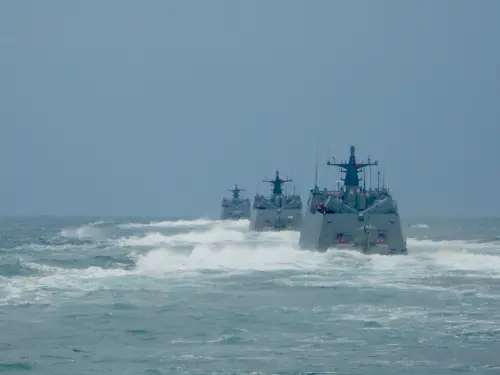 國軍立即戰備操演,海軍光六快艇進駐戰備漁港。(圖/國防部提供) ▲國軍立即戰備操演,海軍光六快艇進駐戰備漁港。(圖/國防部提供)