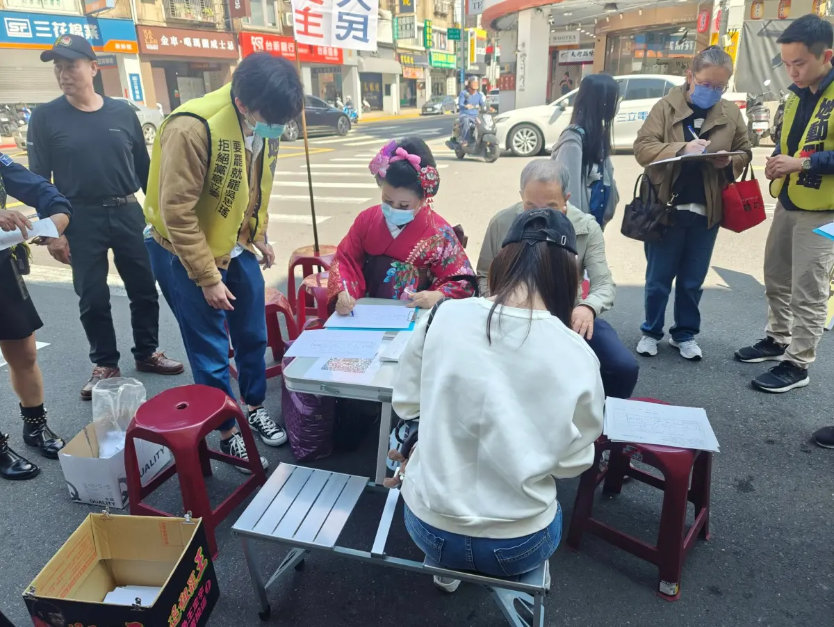 ▲國民黨主席朱立倫傳明（25）日將到罷免吳思瑤團體「地動刪瑤」總部當志工。（圖／資料照片）