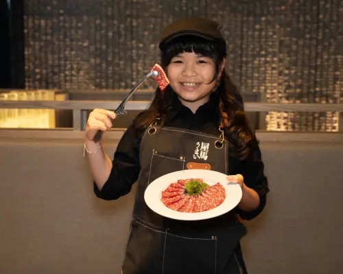 ▲屋馬「小小店長體驗營」邀請孩子化身一日店長，透過實際參與探索燒肉餐飲業樂趣。（圖／業者提供）