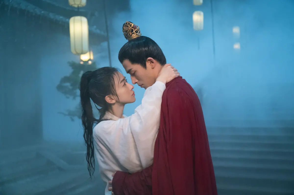 ▲​​​​​​​王星越裸戲秀肌肉線條，吳謹言對戲現場加詞，羞喊：「你真好看」（圖／中視提供）