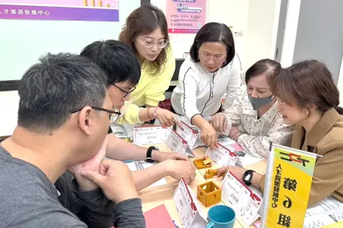 ▲高屏澎東分署人才資源發展中心舉辦管理人才職能精進課程,與會學員認真學習。(圖/高屏澎東分署人才資源發展中心提供) ▲高屏澎東分署人才資源發展中心舉辦管理人才職能精進課程,與會學員認真學習。(圖/高屏澎東分署人才資源發展中心提供)