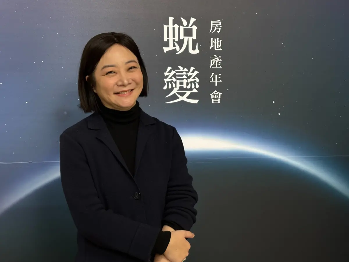 ▲人稱「藍太太」的洪怡芳（Ruby）從營業額破億的電商女裝創辦人，因疫情業績剩4成，2022年底改作包租代管業，開創新事業。（圖／記者徐銘穗攝）