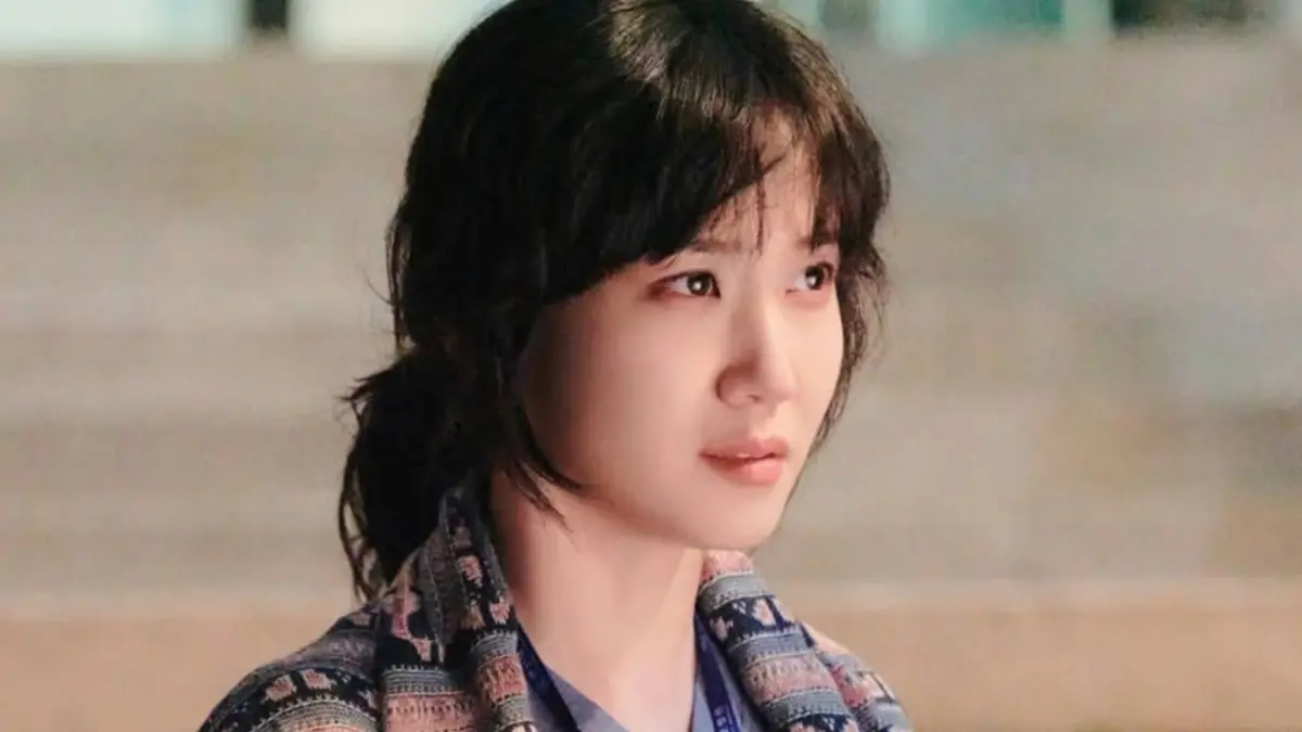 ▲Disney+全新犯罪驚悚劇《狂醫魔徒》於今（19）日正式上線！朴恩斌在劇中飾演一位個性超瘋癲的女外科醫生，讓她說：「這是她演過最沒道德、也最衝動的角色」。（圖／朴恩斌IG）