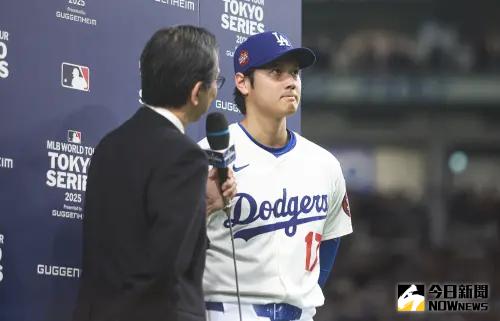 大谷翔平賽後接受英雄訪問。(圖/記者葉政勳攝影) ▲大谷翔平賽後接受英雄訪問。(圖/記者葉政勳攝影)