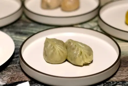 ▲松露上素餃帶有獨特香氣，同樣不容錯過。（圖／記者葉盛耀攝）