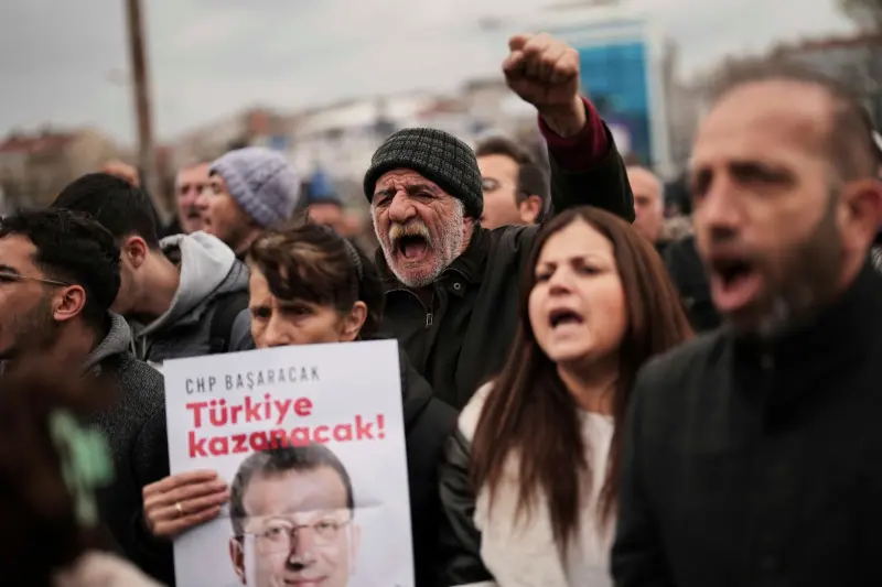 ▲被視為總統艾爾段(Tayyip Erdogan)的最大政敵,土耳其伊斯坦堡市長伊瑪莫魯(Ekrem Imamoglu)被捕,引發土耳其民眾大規模抗議行動。(圖/美聯社/達志影像)