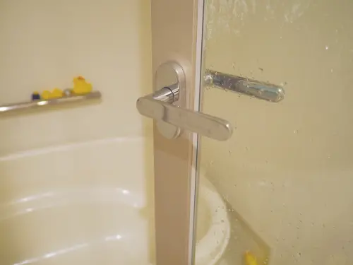 ▲浴室門（圖／取自PhotoAC）