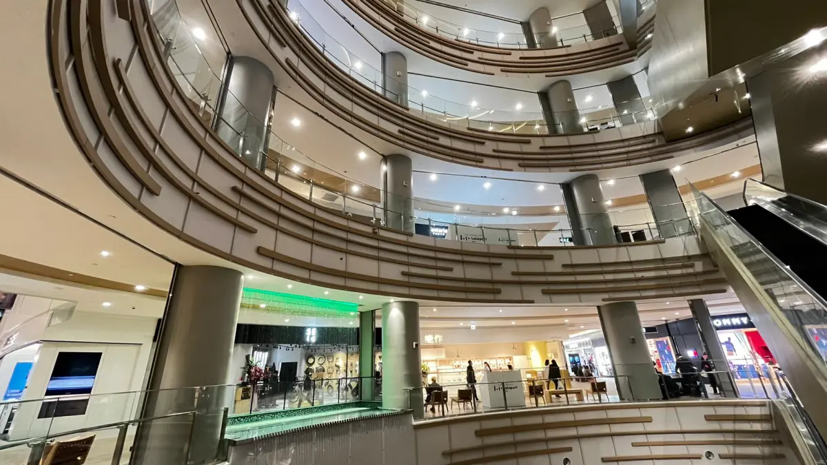 ▲南港LaLaport今（20）日正式開幕，不少人將三井集團旗下LaLaport及Outlet搞混，關鍵差異曝光後，讓許多網友直呼：「差很多！」（圖／記者李政龍攝）